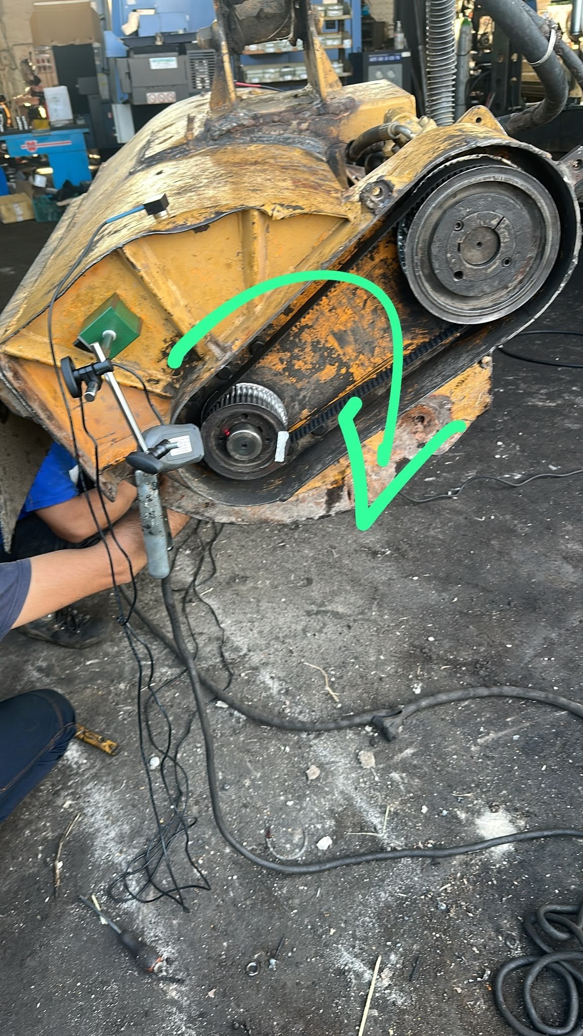 Sensor de vibración y tacómetro de fase montados en la transmisión del rotor de la trituradora